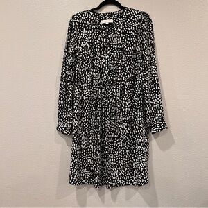 Loft Black And white Pleat Front Dress Abstract Print Long Sleeve Women’s Size M